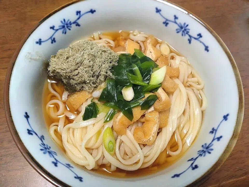 油揚げととろろ昆布ネギ入りかけうどん|秀美«シュウビ»さん