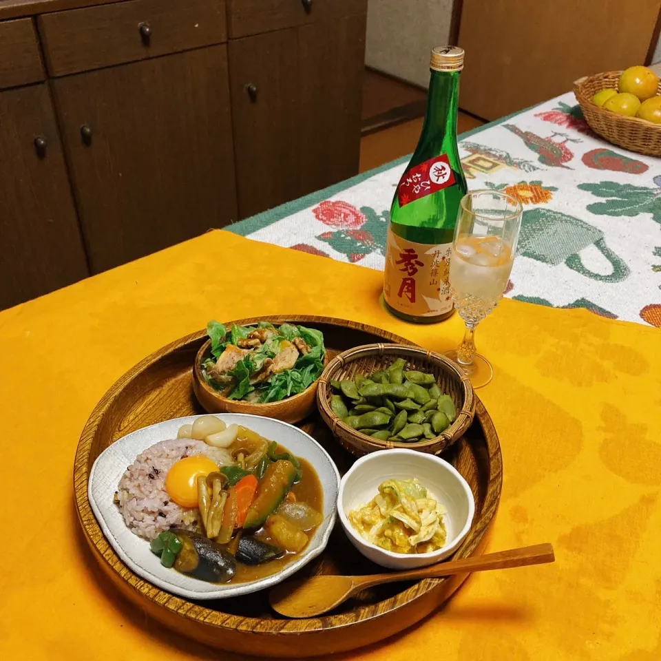 grandmaの晩ごはん☆ 今夜のメーンは黒豆と秀月のお酒🍶カボチャのサラダと昨日の残り野菜…カレー🍛にそえました|kaoriさん