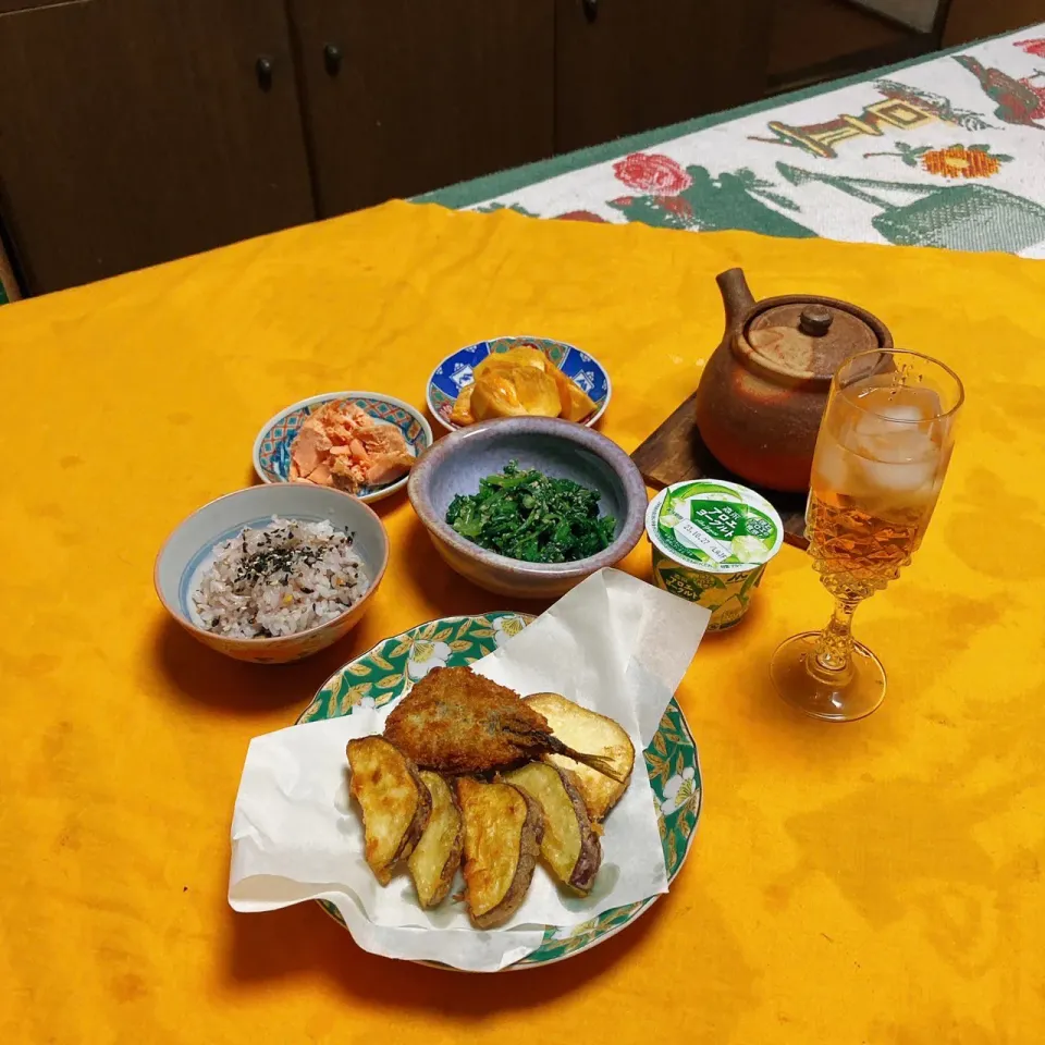 grandmaの晩ごはん☆ 今夜はさつま芋と鯵の天ぷらとカブの間引き菜の胡麻和え…我が家の柿です…色づいてきました|kaoriさん