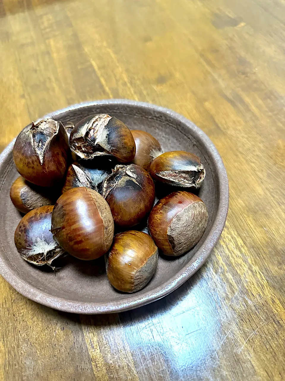 Snapdishの料理写真:栗がありました🌰蒸しました🌰|こじさん