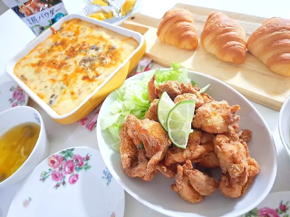 夕食(,,>᎑<,,)
唐揚げ&サラダ
スパゲティグラタン🍝
生クロワッサン🥐
白菜としめじのカレー風味スープ
スイートポテト🍠|プリン☆さん