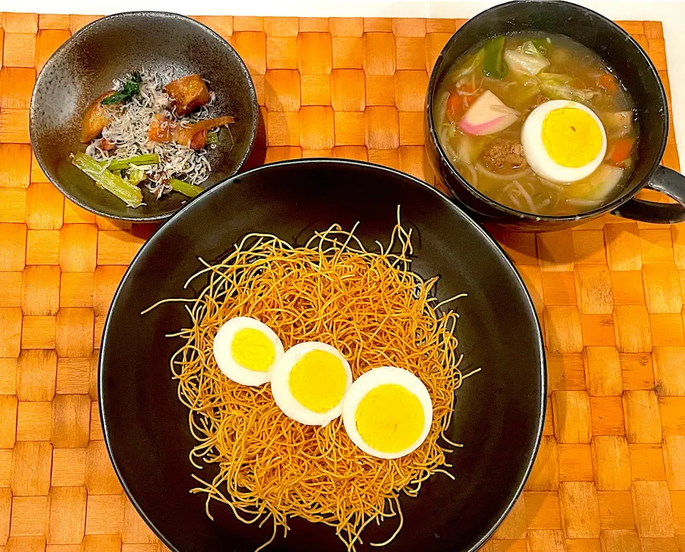 Snapdishの料理写真:中学生息子のお昼ご飯🍚 大豆ミートの皿うどん🍚|Snow10さん