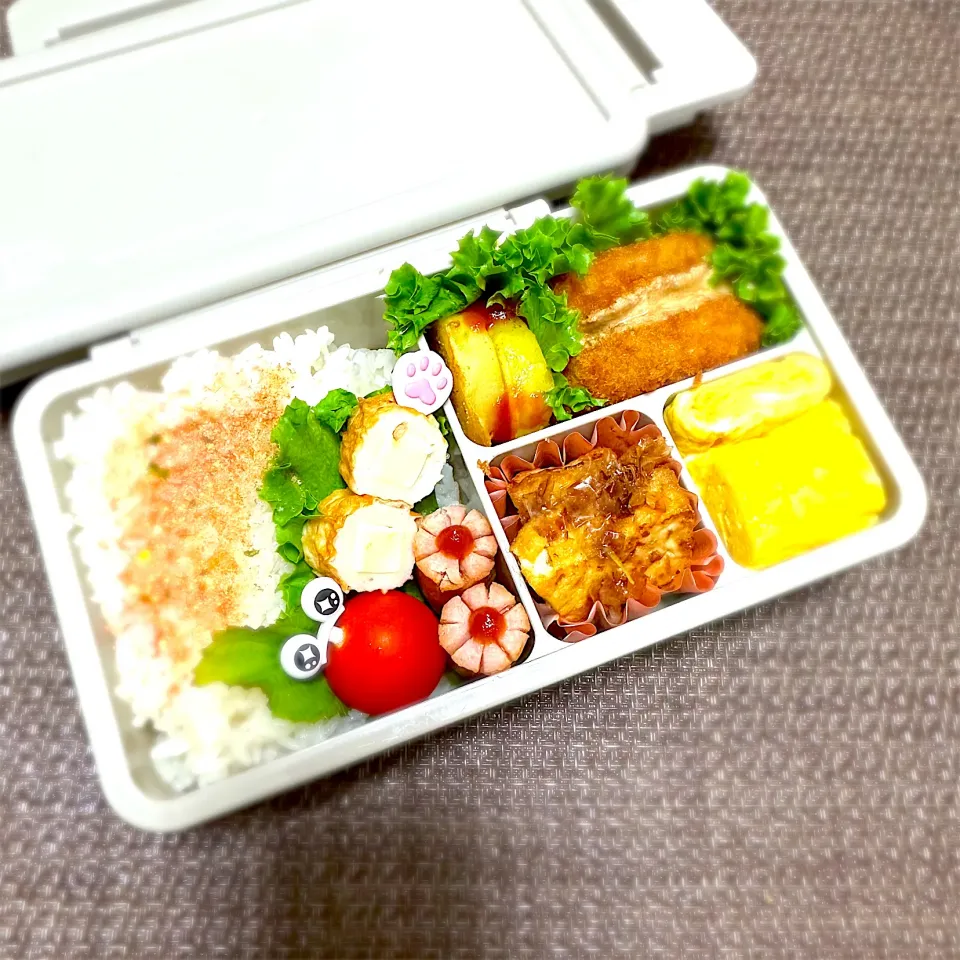 Snapdishの料理写真:LJK弁当🍱〜赤松コロッケ・玉子焼き・焼き厚揚げ・ソーセージ・ちーちく|華恋さん