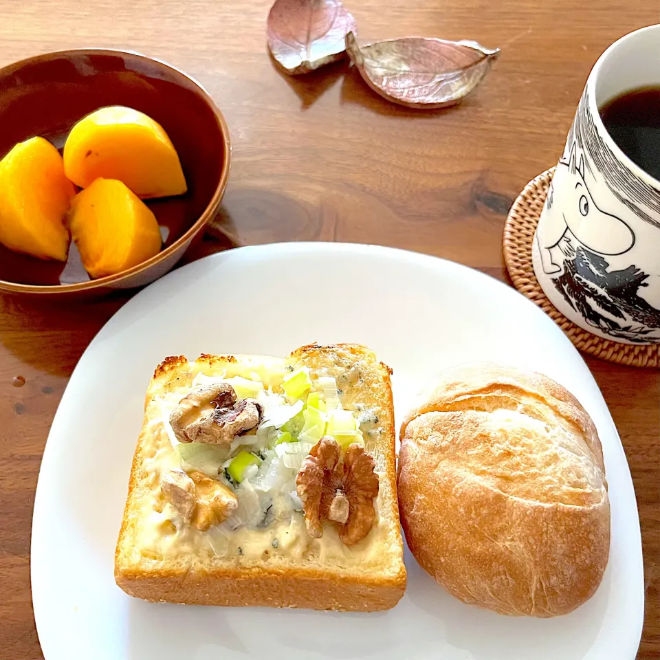 いぶりがっことダブルチーズマヨトースト🧀|アッコちゃん✨さん