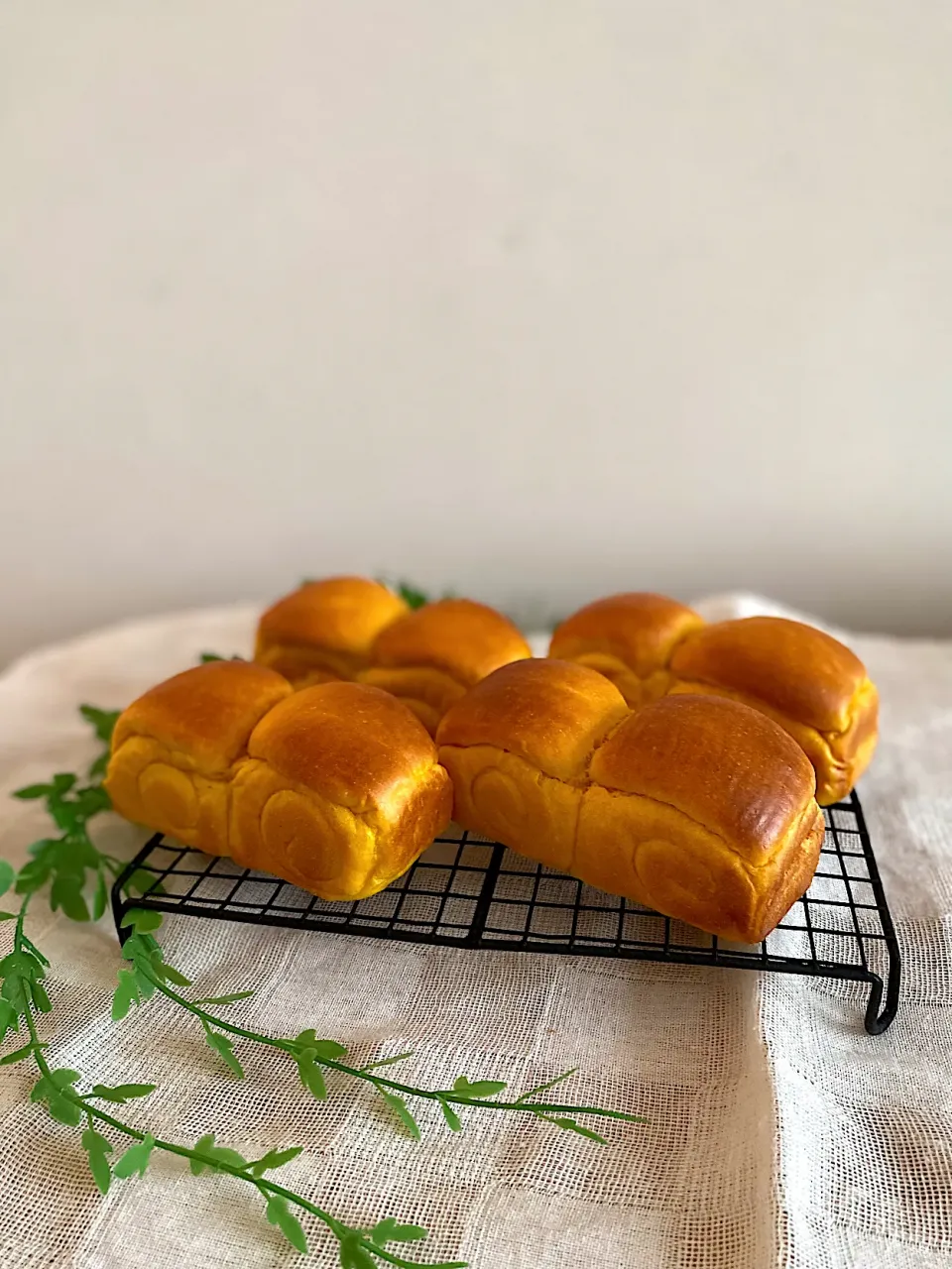 Snapdishの料理写真:かぼちゃミニミニ食パン🍞|いちごさん