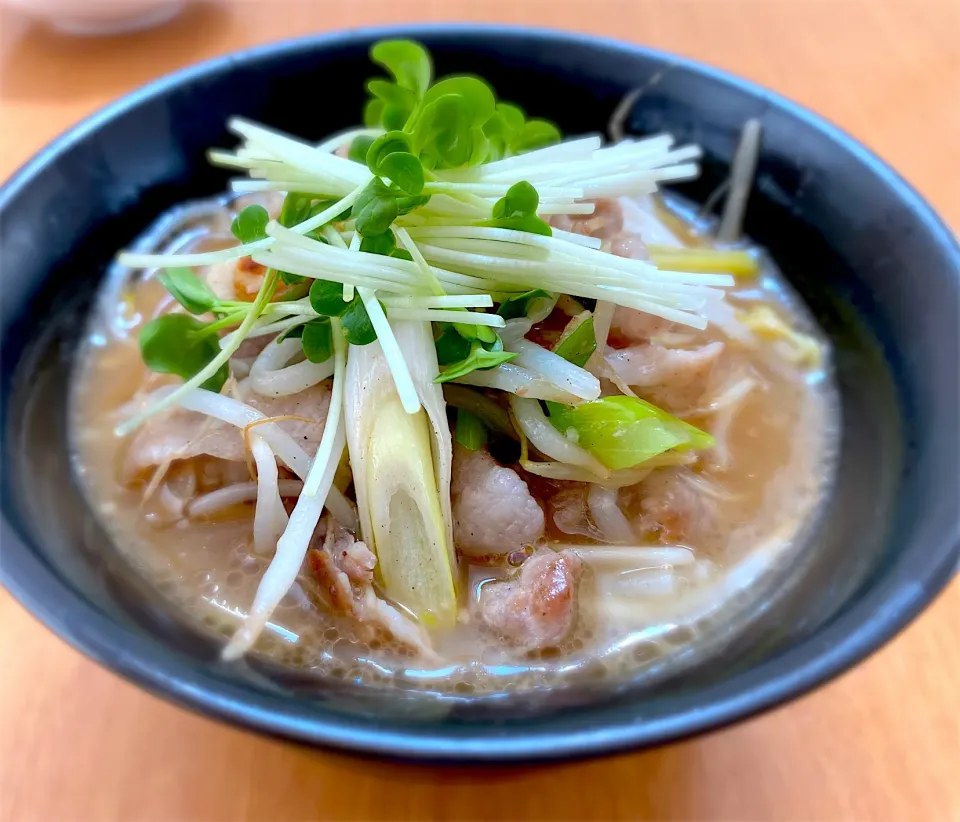 豚骨醤油ラーメン|白子舞茸さん