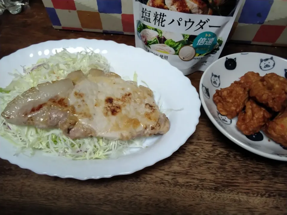 酒粕と塩糀パウダー、糀甘酒を塗って、漬けておいた豚ロースを焼きました🐷
あとはたこ天、生姜醤油で食べました😊|にんにくと唐辛子が特に好き❤️(元シャリマー)さん