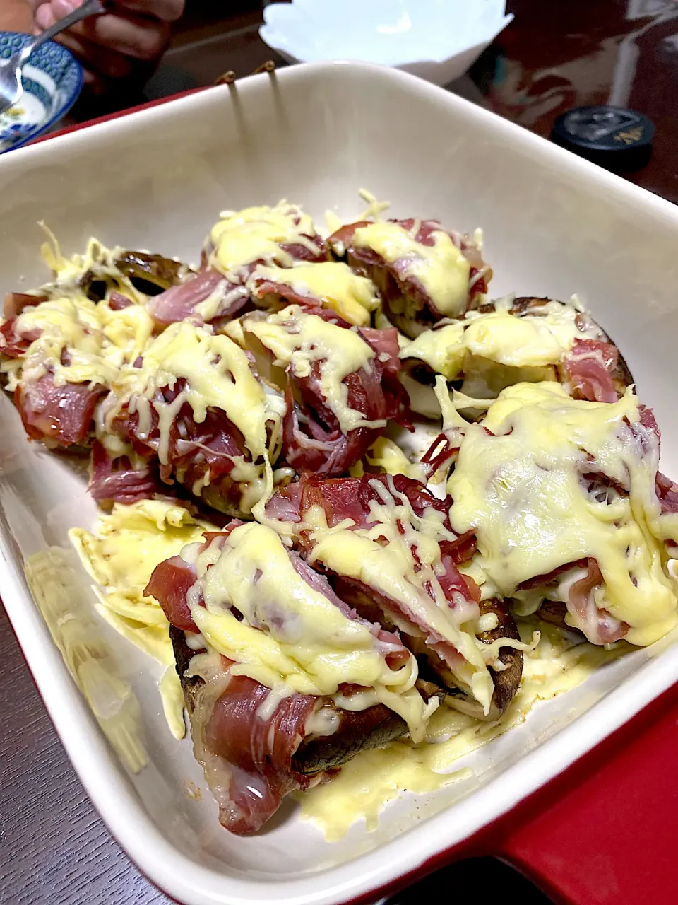 Baked Cheessy Mushrooms with Ham|Laarni Nabongさん