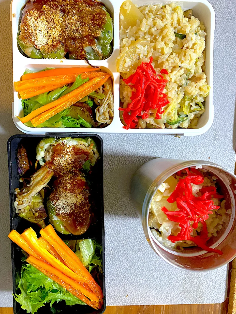 Snapdishの料理写真:おじやとピーマンの肉詰め弁当|トトが作るご飯さん