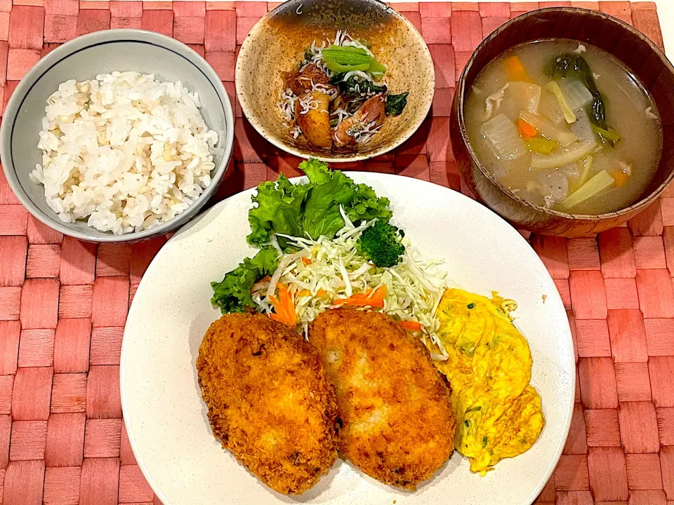 中学生息子のお昼ご飯🍚 メンチカツランチ🍚|Snow10さん