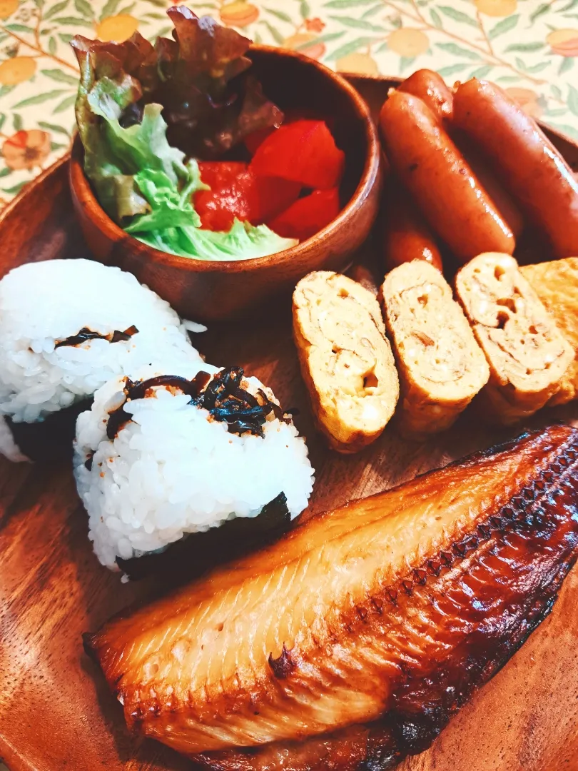 Snapdishの料理写真:【子持ち昆布のおにぎり🍙】|梨々香さん