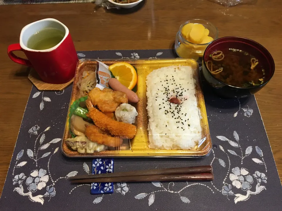 Snapdishの料理写真:どんどん弁当(昼飯、どんどん弁当)|enarinさん