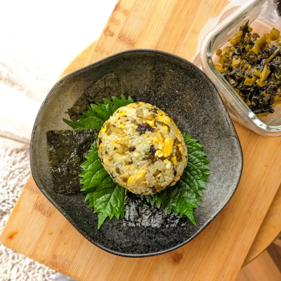 古高菜の油炒めde胡麻油香る炒飯おにぎり|mi_neneco♪さん