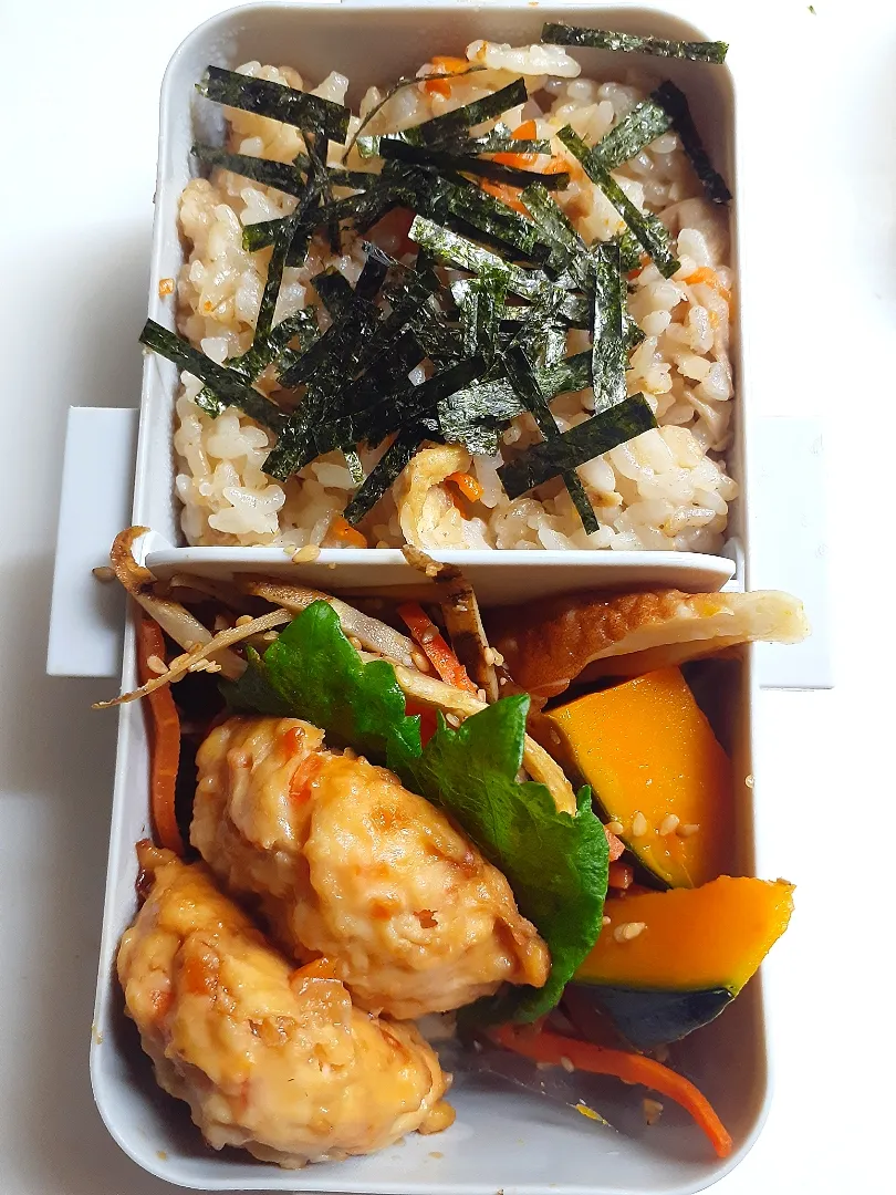 ☆中学生弁当☆雑穀米炊き込みご飯、南瓜煮物、金平牛蒡、つくね|ｼｮｺﾗさん