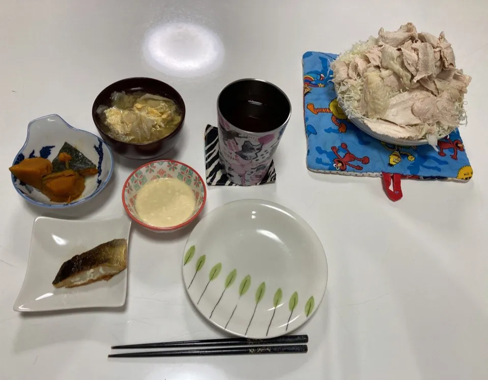 晩御飯☆鶏ハム☆ほっけの切り身☆南瓜の炊いたん☆ツナとキャベツのかき玉スープ|Saharaさん