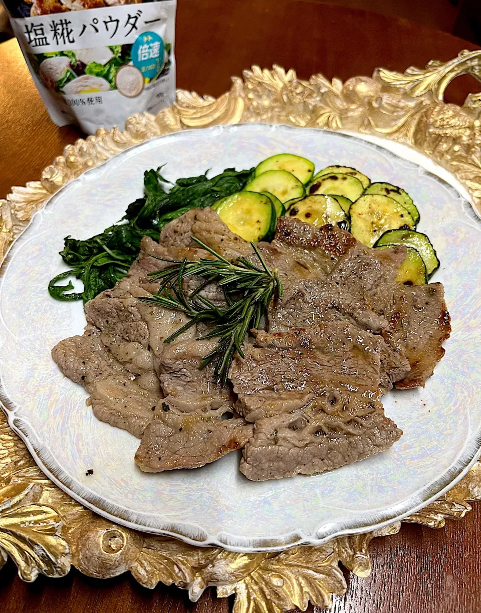 Snapdishの料理写真:塩麹パウダーde牛肉焼き|henryさん