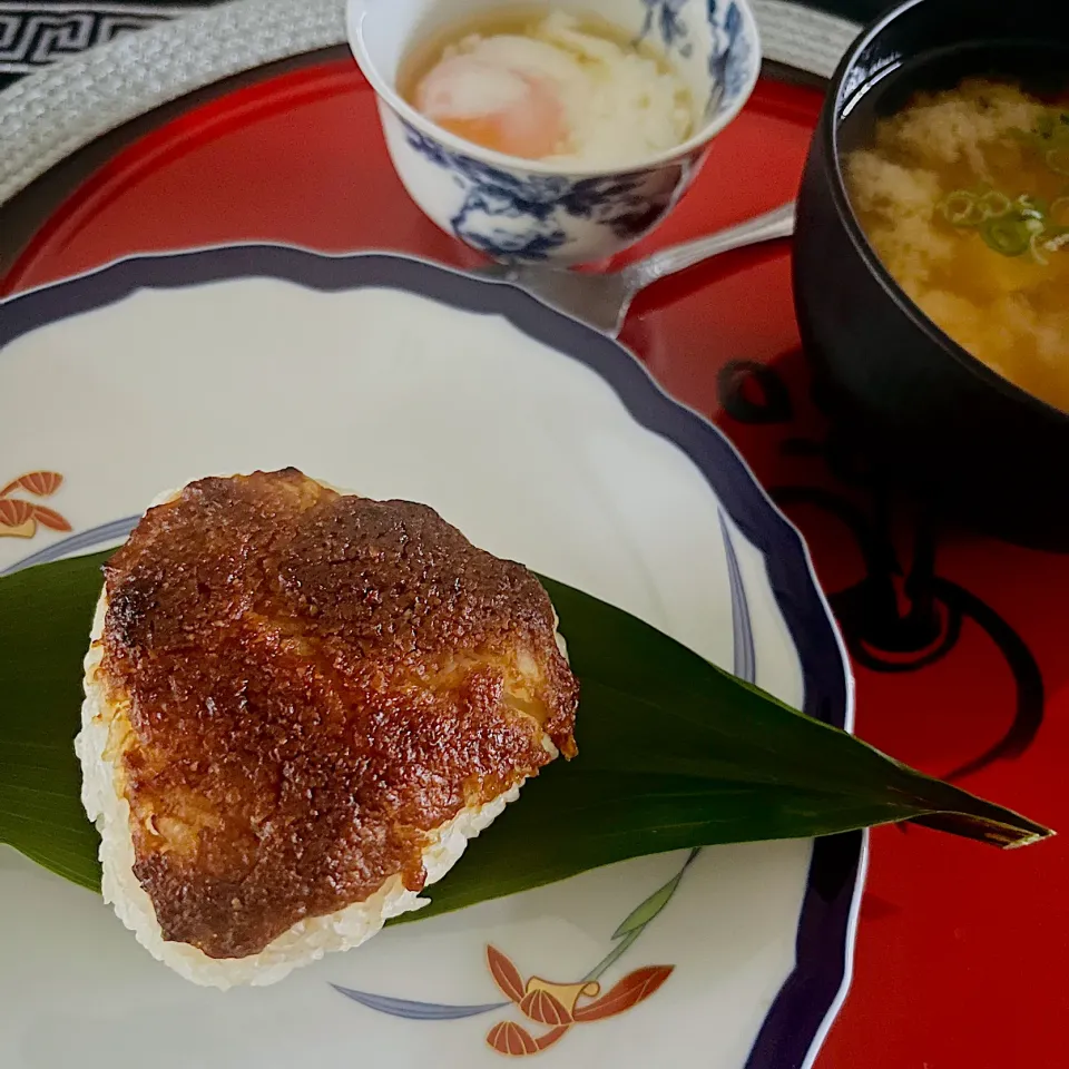 Snapdishの料理写真:ご飯にあう甘味噌で焼きおにぎり|adriablueさん