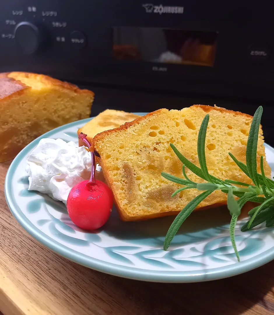 Snapdishの料理写真:象印EVERINOで林檎のパウンドケーキ🍎|ナオミさん