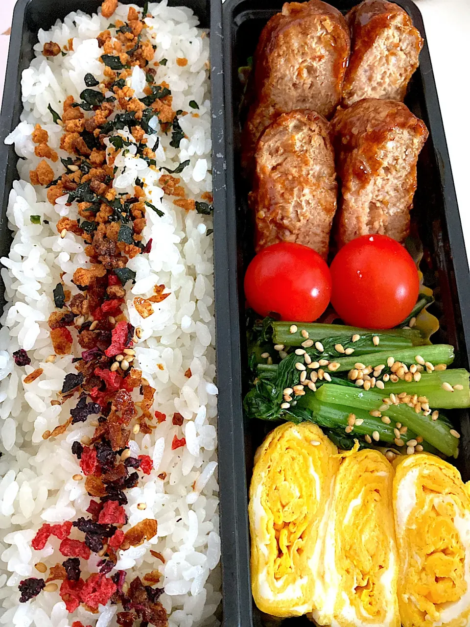 お弁当　ハンバーグ　ほうれん草の胡麻和え　卵焼き|Hiromiさん