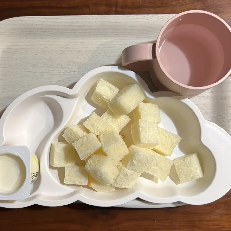 食パン、プチダノンりんご、湯冷し|km2571さん