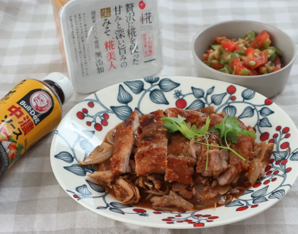 きのこの万能味ソースチキンステーキとアボカドとトマトの万能味ソースマリネ|ちぃさん