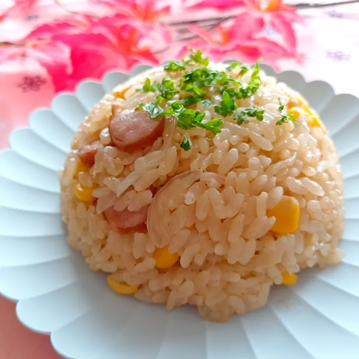 Risaさんの料理 懐かしのホッコリ味☺️万能味ソースで炊き込みご飯🍚🤎|小豆🌼さん