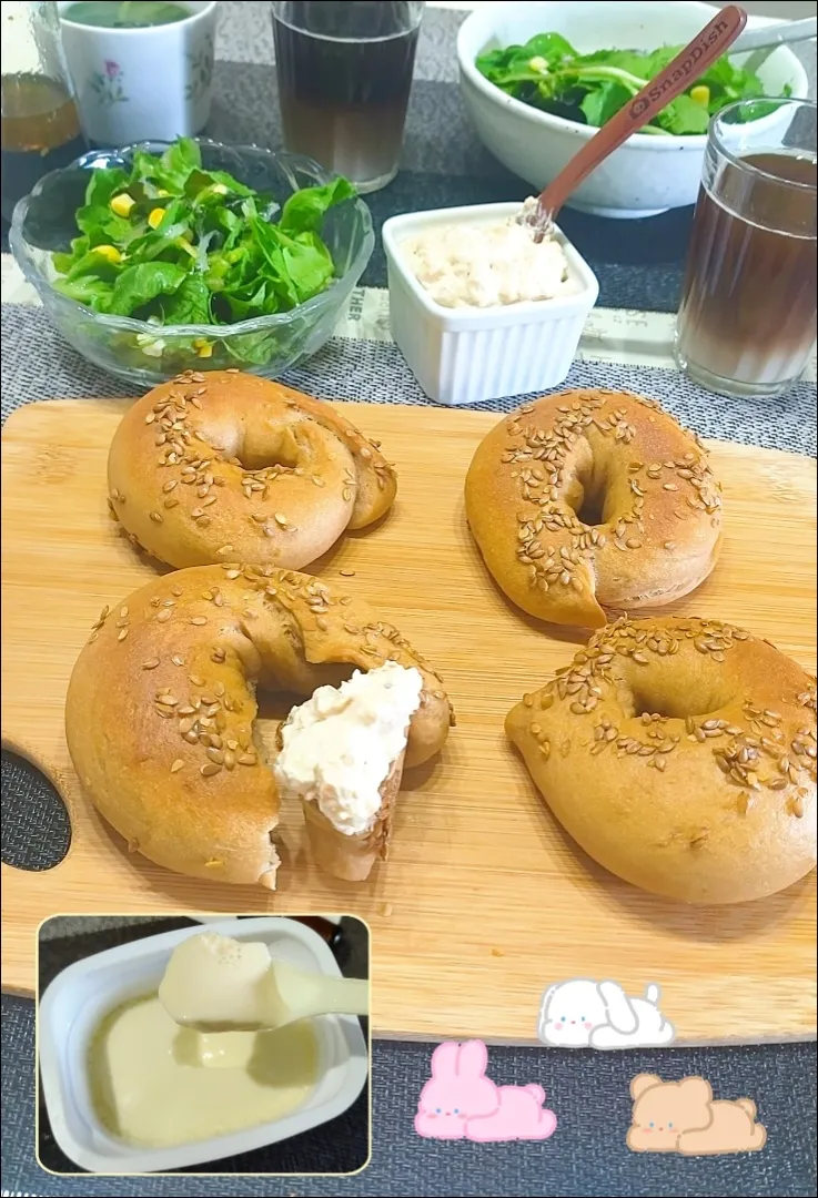 Snapdishの料理写真:サーモンディップでベーグル🥯✨|みったんさん