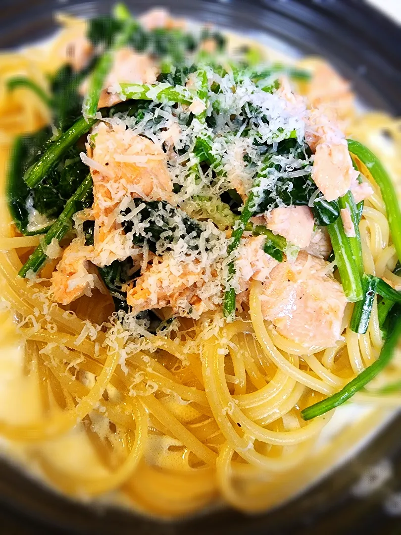 サーモンとほうれん草のクリームパスタ|南華彦さん