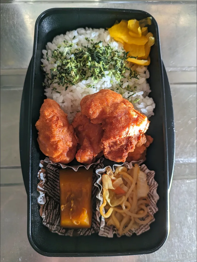 旦那弁当　2023/10/19

からあげ
焼きそば
かぼちゃの煮物|ユキヨメ♪さん