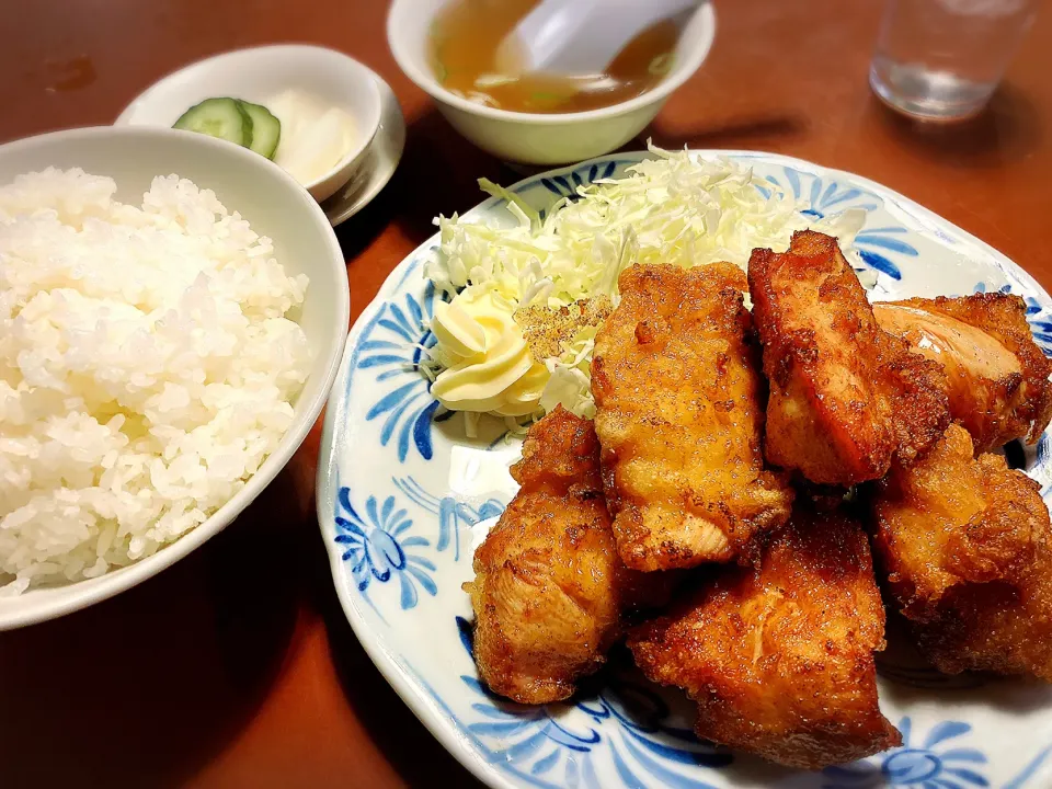 鳥唐揚げ定食 ¥900|Blue Moon Caféさん