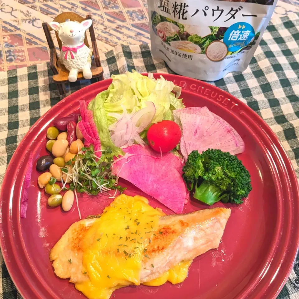 Snapdishの料理写真:秋鮭の塩麹チーズムニエル💛|naonaomimichanさん