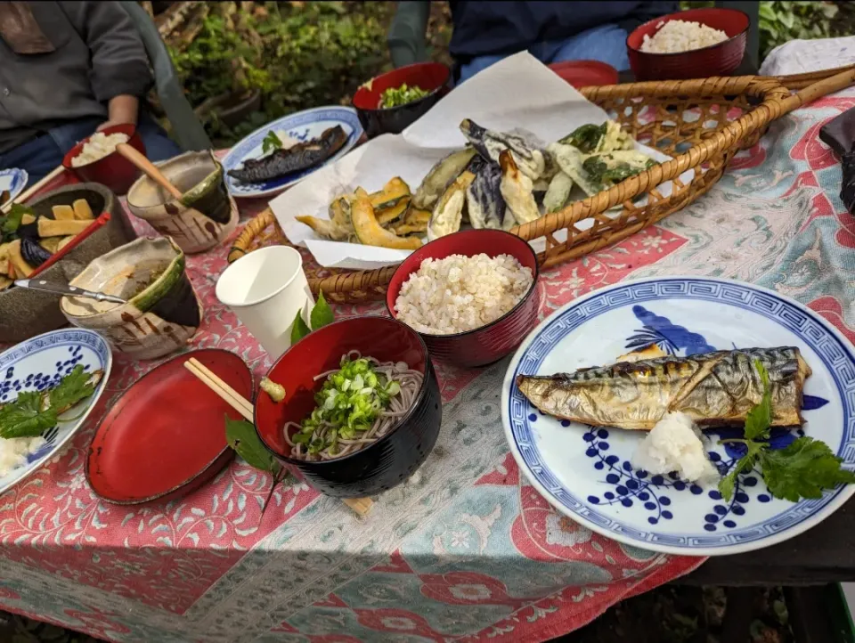 Snapdishの料理写真:大掃除の合間に庭ごはん|miyuki🌱さん