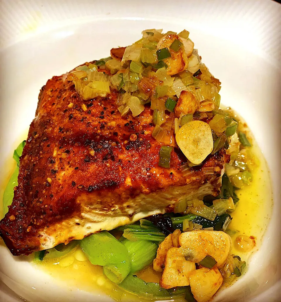 Dinner ! Dinner ! 
Oven Roasted BBQ Flavored Blackened Fresh Water Salmon with komatsuna Vegetables in Garlic Butter  
With Garlic Turmeric Rice 🍚 
#bbqsalmon |Emanuel Hayashiさん