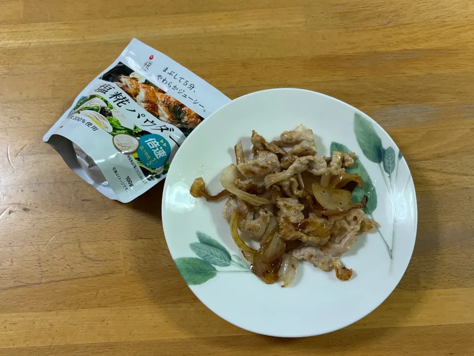 Snapdishの料理写真:夕飯🎵豚肉生姜焼き|kiyominさん