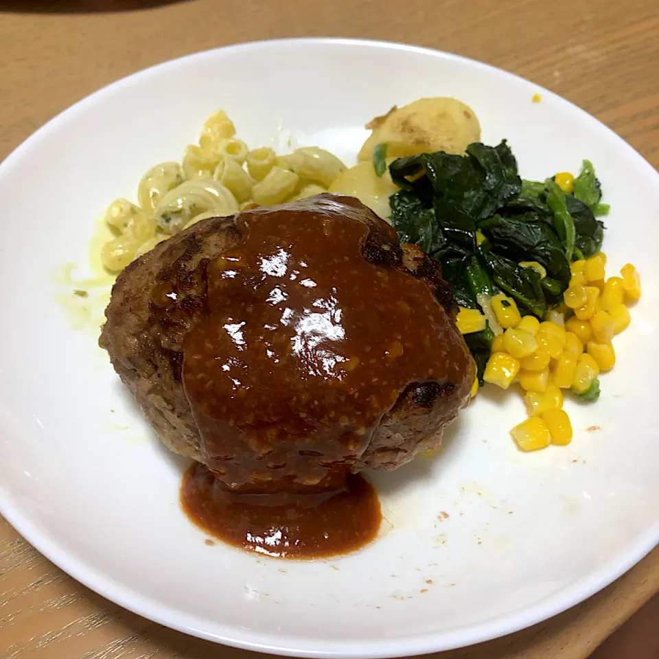 Snapdishの料理写真:7,8,9,ジュー！ハンバーグで万能味ソース|Kojiさん