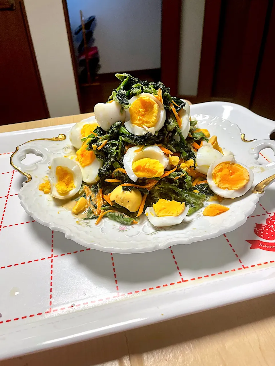 Snapdishの料理写真:ほうれん草とゆで卵のゴマ味噌和え|okeiko🎶さん