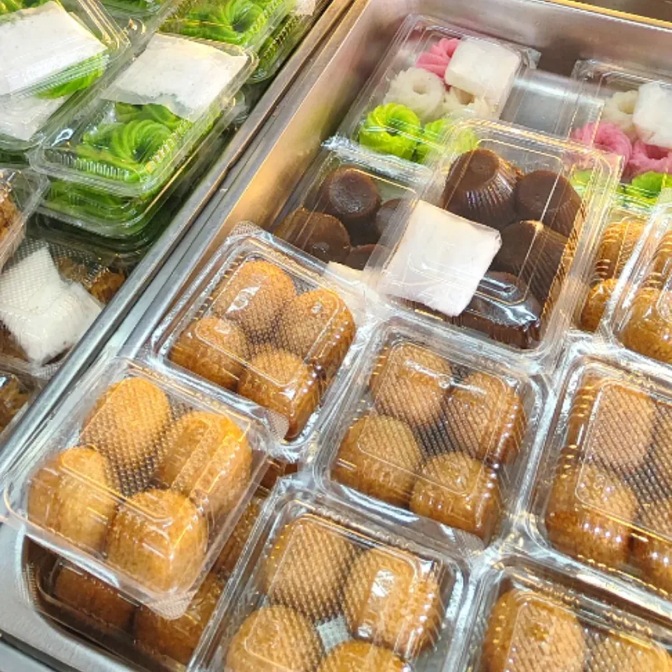 Variety of Kuih Muih
(Morning Dessert/Hi-Tea Menu)|simatasepetさん