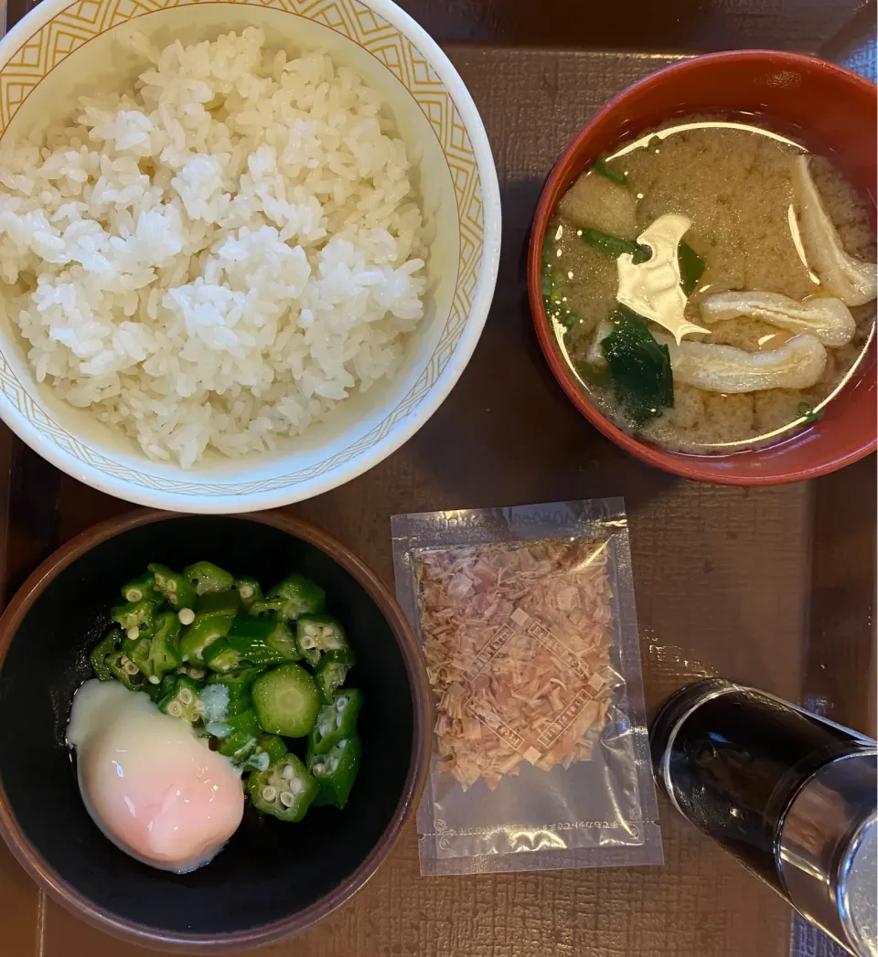 Snapdishの料理写真:すき家 まぜのっけ朝食 290円|すくらんぶるえっぐさん