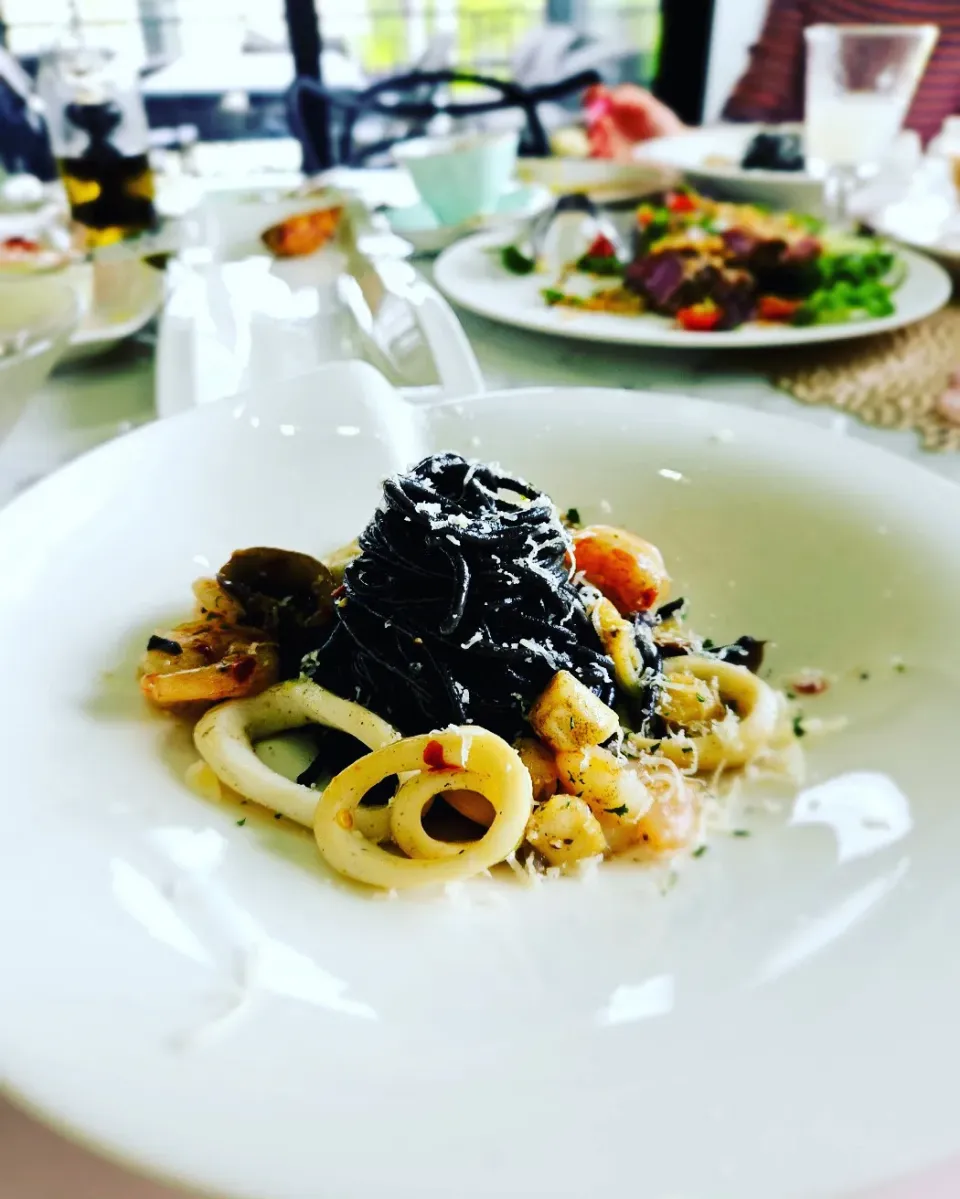 Squid ink pasta with aglio olio|soomiさん