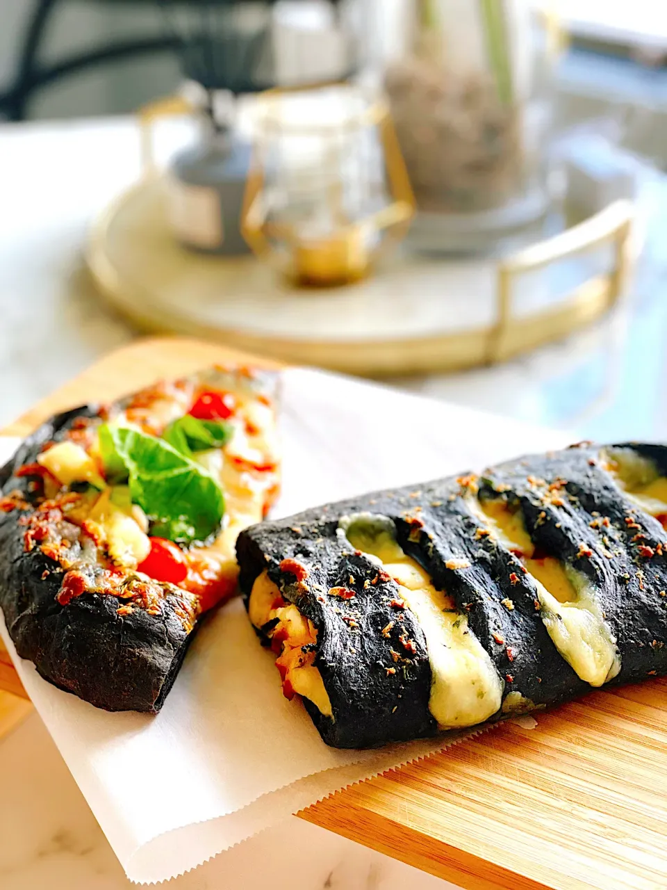 Cheesy squid ink bread|soomiさん