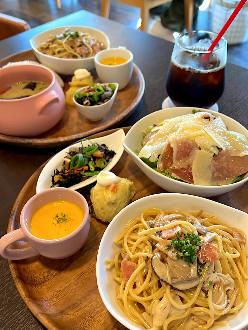 Snapdishの料理写真:5種のきのこのポルチーニパスタ&生ハムとチーズのサラダ🥗|えみりんさん