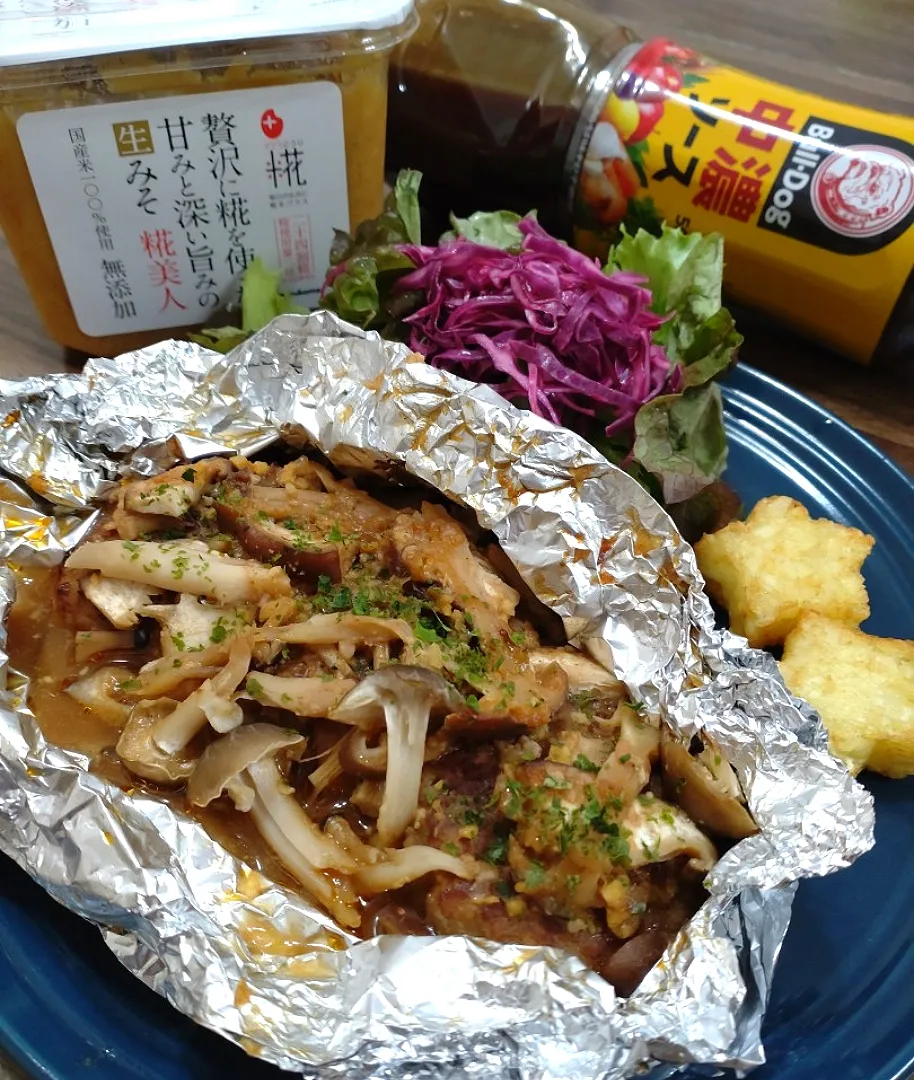 万能味ソースできのこのホイル焼きハンバーグ|ゆりちさん