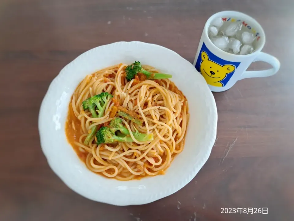 Snapdishの料理写真:2023年8月26日の昼ご飯
トマトクリームパスタ
焼酎水割り|ソラ♂のご飯さん