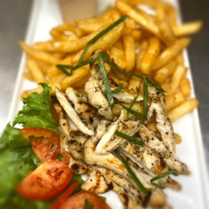 grilled chicken breast and fries|Aly Madysonn Mendozaさん