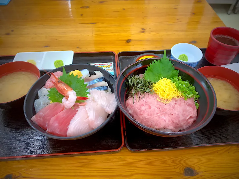 2023/10/21 小川港魚河岸食堂さんのネギトロ丼と海鮮丼🦐|ひーちゃんさん