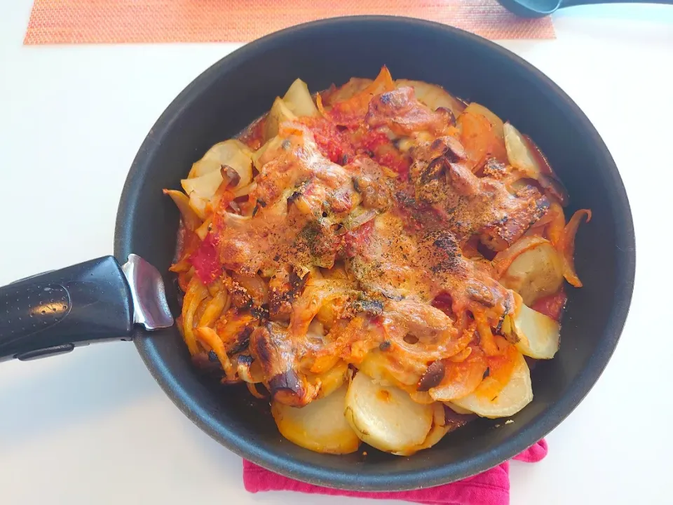 今日の昼食　サバ缶とトマト缶のじゃがいもチーズ焼き|pinknari🐰🌈さん