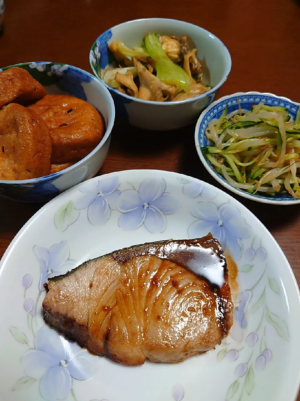 ぶりの照焼き
がんも
青梗菜と舞茸のオイスター炒め
もやしの中華和え|ぱやさん