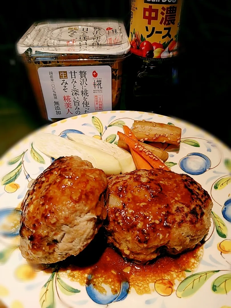 Snapdishの料理写真:ハンバーグ　万能味ソース
簡単に美味しくできました|Bon Sutaさん