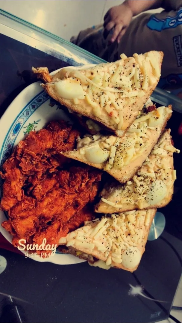 Chicken & Egg sandwich and Fried Chicken Strips|Gulfi Khanさん