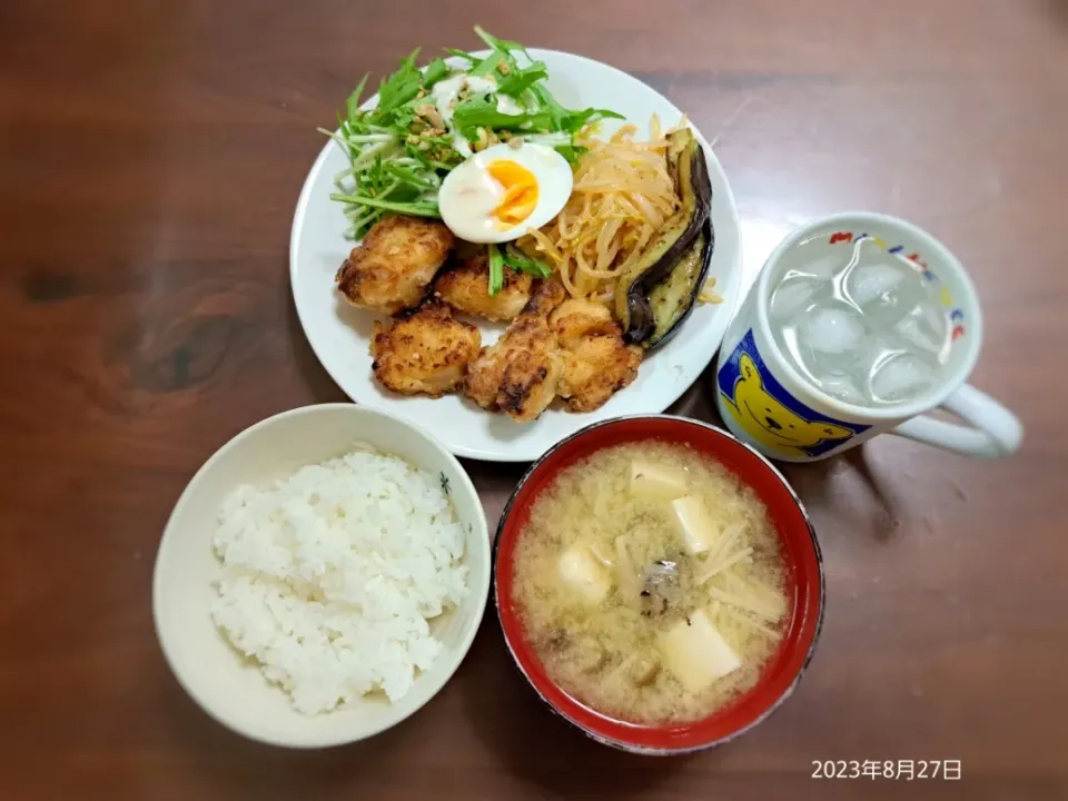 2023年8月27日の晩ご飯
揚げない唐揚げ
ピリ辛もやしナムル
茄子の炒めもの
野菜サラダ
豆腐ときのこのお味噌汁
焼酎水割り|ソラ♂のご飯さん